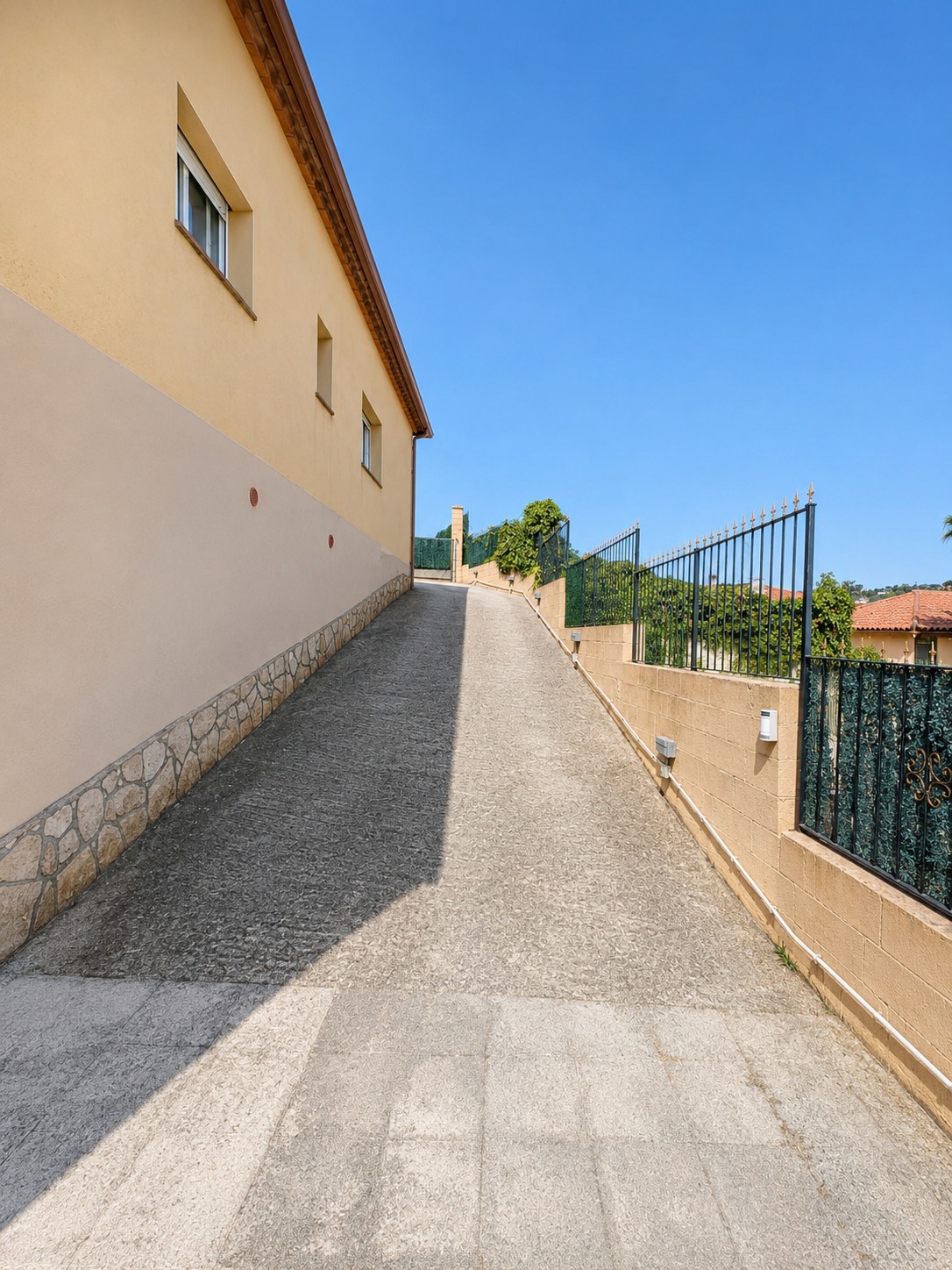 Private driveway alongside the villa